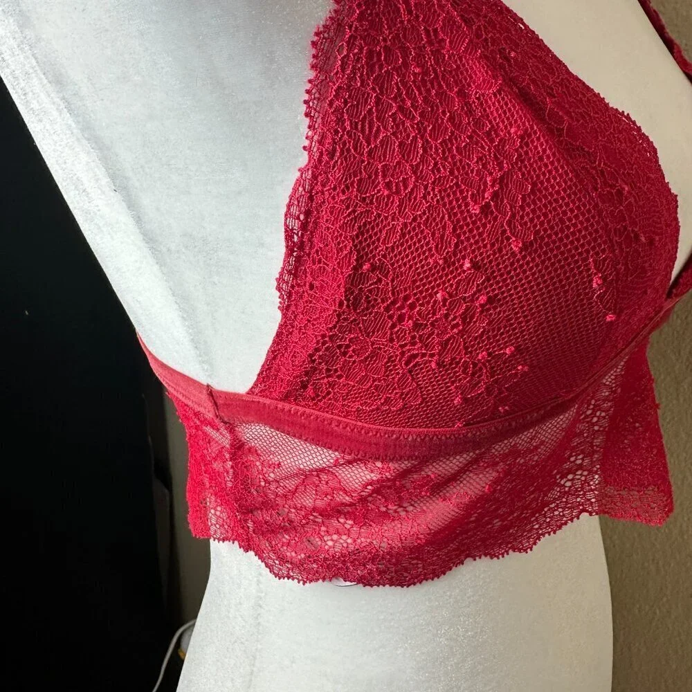 VICTORIA'S SECRET Red Lace Bralette Bra Top Cropped Size Small